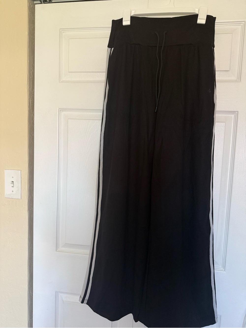 NWT Halara Ribbed High Waisted Tummy Control Drawstring Wide
Leg Pants - Picture 2 of 7
